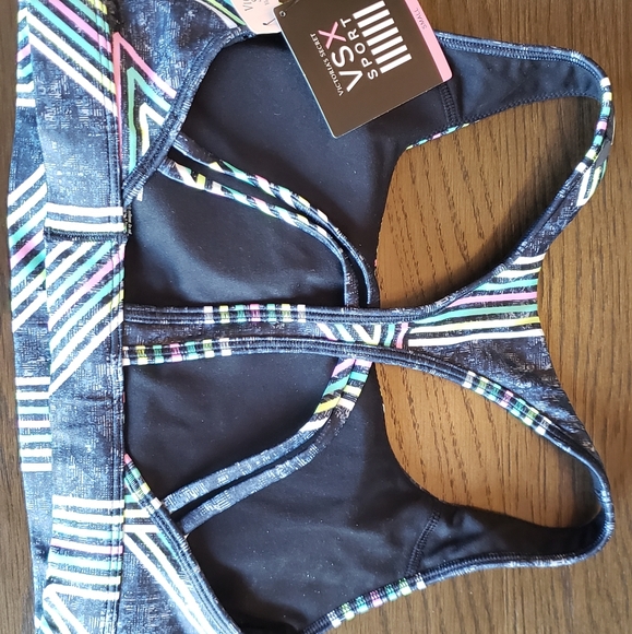 VSX Other - NWT Victoria's Secret Sports Bra